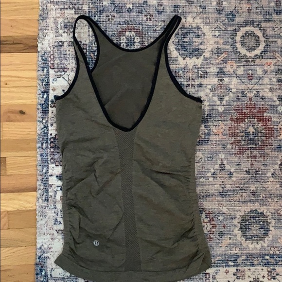 Lulu lemon high rise workout top - Picture 2 of 3